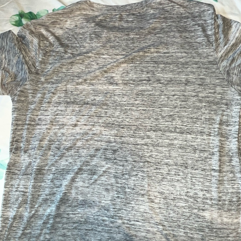 Y2K Gray Short Sleeve Crew Neck Tee Size Medium T Shirt Soft Comfortable 2003 - Picture 6 of 7